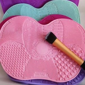 Makeup Brush Cleaning Mat