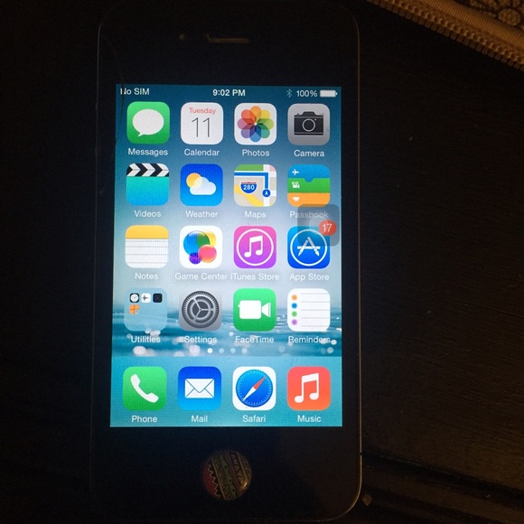 Black iPhone 4 - Picture 3 of 3