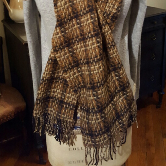Beautiful plaid cashmere like scarf - Picture 2 of 3