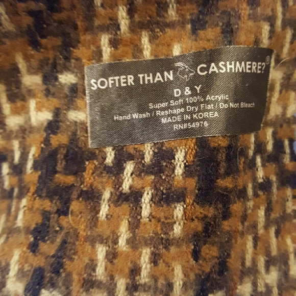 Beautiful plaid cashmere like scarf - Picture 3 of 3