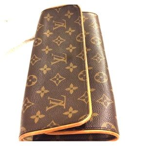 Classic LV Clutch