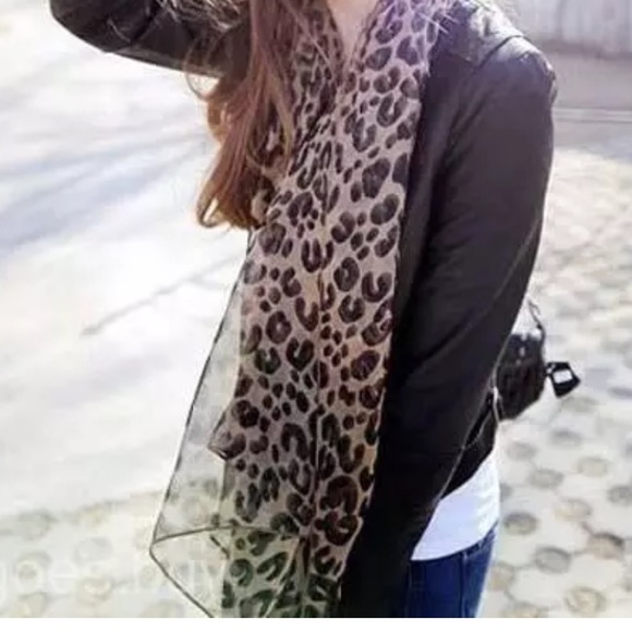 Accessories - Cheetah Scarf