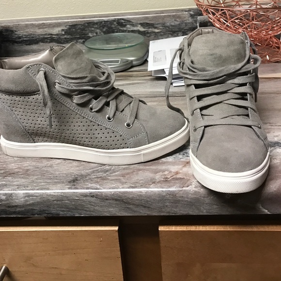 Steve Madden gray suede sneakers