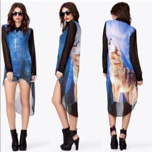 High-Low Wolf Graphic Shirt