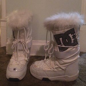 DC white chalet boots. Worn once.