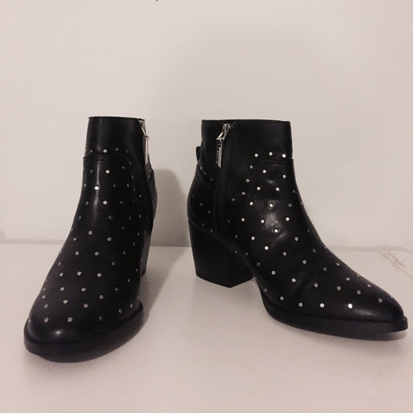 SOLD! 20% OFF ✨ Bershka - Studded ankle boot - Picture 2 of 4