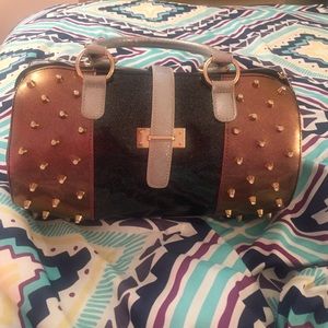 New purse never been used!