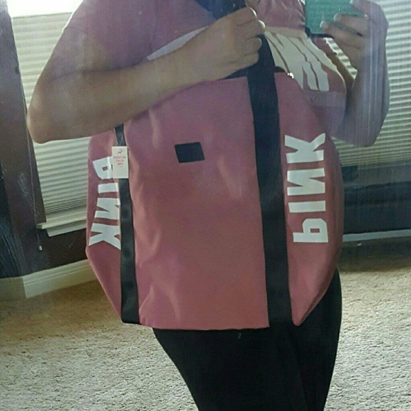 VS pink duffle bag
