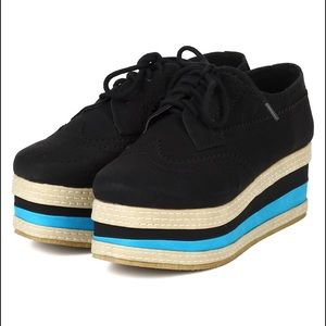 Journey-02 Perforated Oxford Stacked Flatform
