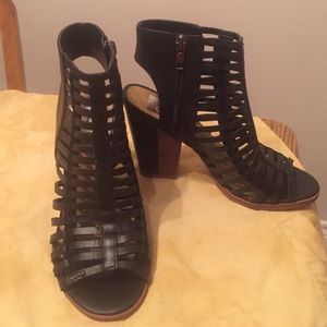 Dolce vita strap chunky black heels