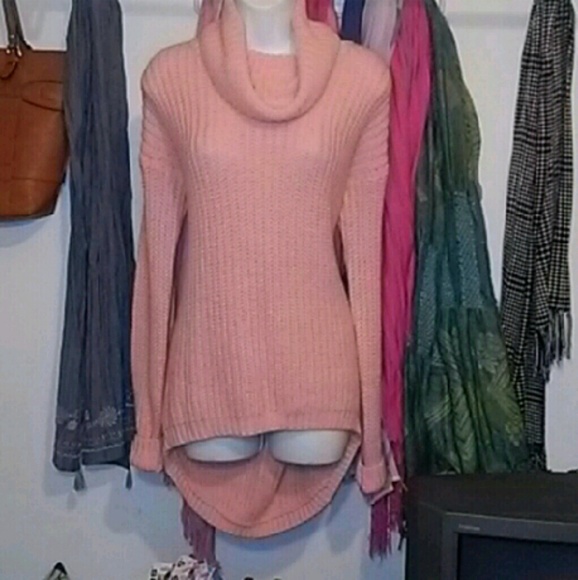 Forever 21 Sweaters - 💕Forever21 High-Low Cowl Neck Knit Sweater