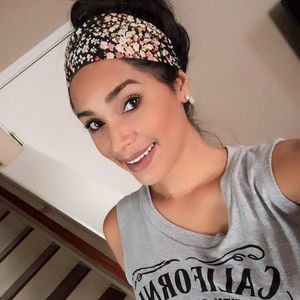 Meet your Posher, Corina