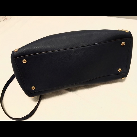 Michael Kors Saffiano Leather with Gold Studded - Picture 4 of 4