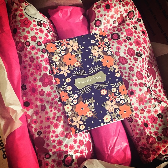 Meet your Posher, Amanda - Picture 2 of 4