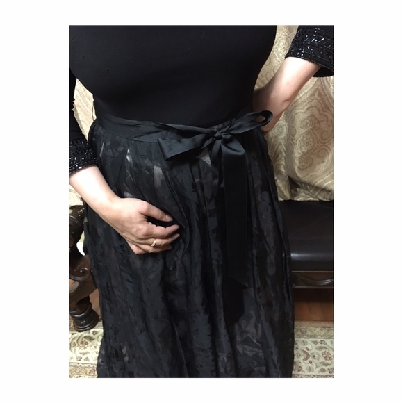 Floral and embellished Detailed ball gown - Picture 2 of 3