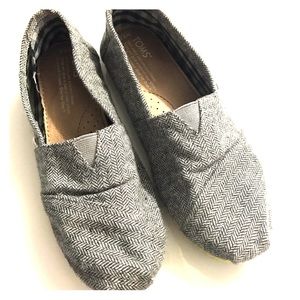Toms slip on