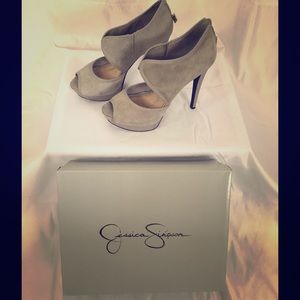 Jessica Simpson Grey Suede Shoes (SMASH)