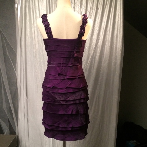 Violet satin ruffled layer sleeveless sheath dress - Picture 4 of 4