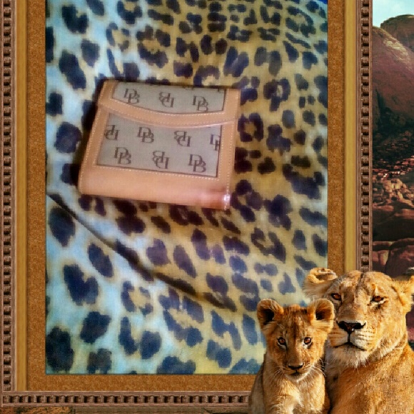 Dooney and Bourke Signature Wallet   (Sale)