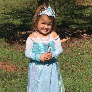 Meet your Posher, Hollie