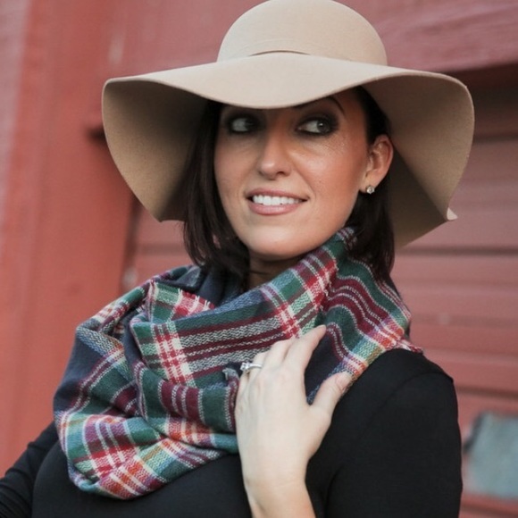 🎁Plaid infinity blanket scarf • Infinity Raine🎁 - Picture 4 of 4