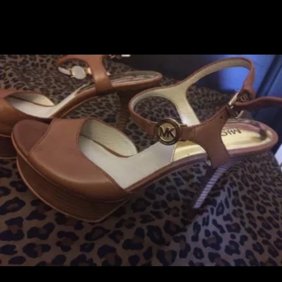 Pumps - Picture 2 of 2