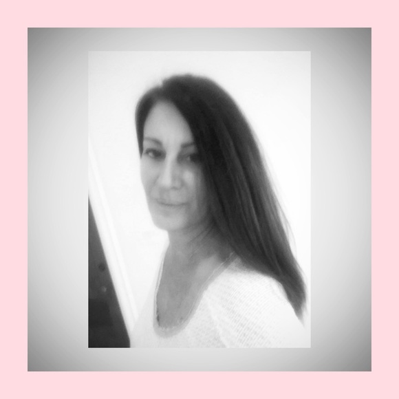 Meet your Posher, Deirdre - Picture 1 of 1