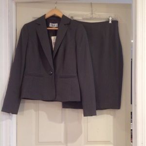 Le Suit-skirt suit 💥brand new!💥