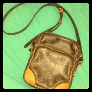 Louis vuitton crossbody bag