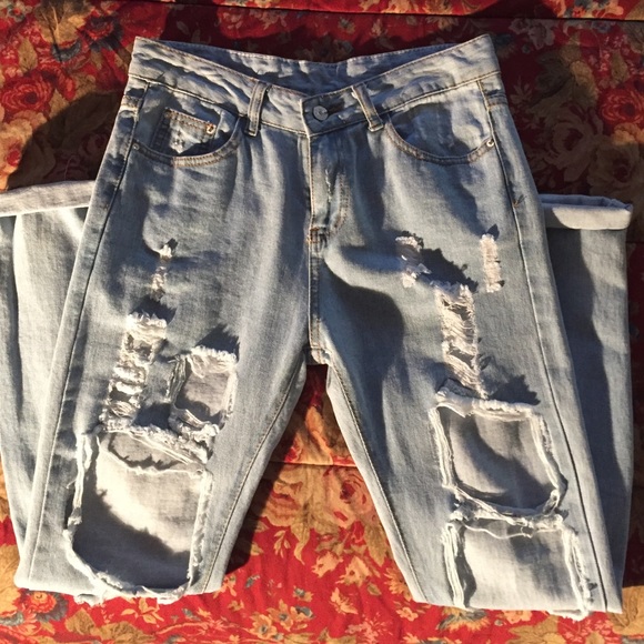 Distressed jeans - Picture 1 of 2