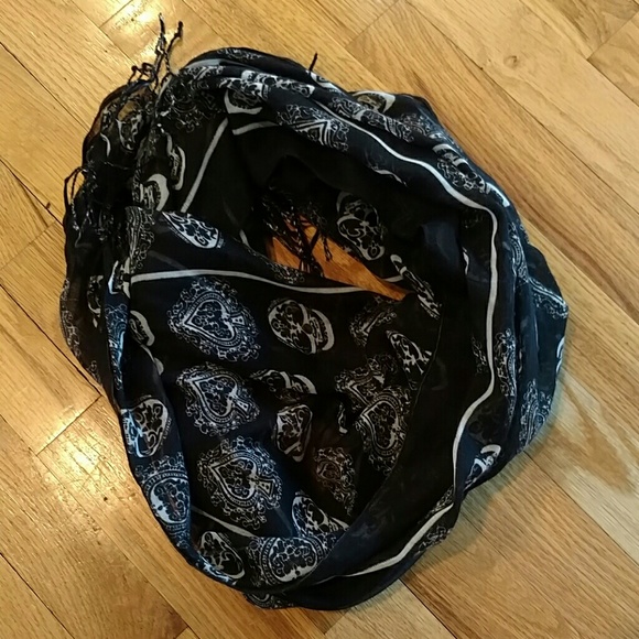 Scull scarf