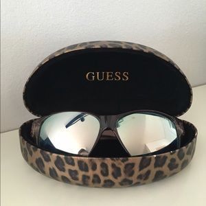 GUESS SUNGLASSES