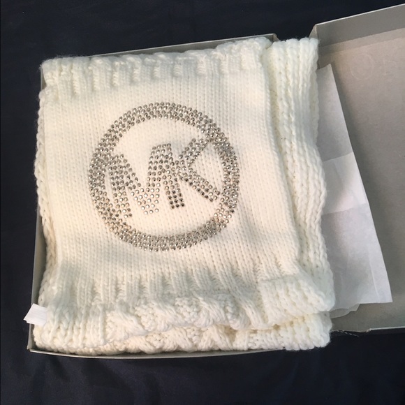 Never worn Michael Kors infinity scarf