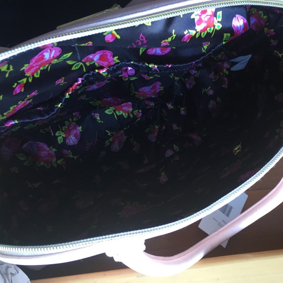 ❌sold❌Cute Betsey Johnson Done satchel - Picture 4 of 4