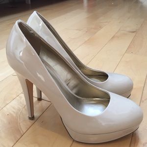 Guess Tan Patent Platform Pumps - size 8