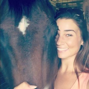 Meet your Posher, Danielle