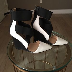 GX by Gwen Stefani Haiku Wedge