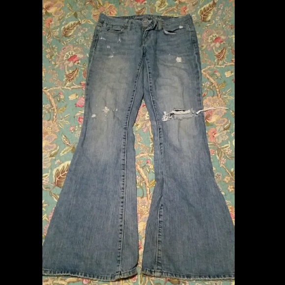 American Eagle distressed jeans