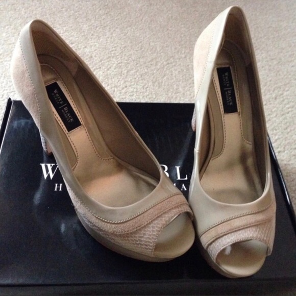 WHite House Black Market tan pumps