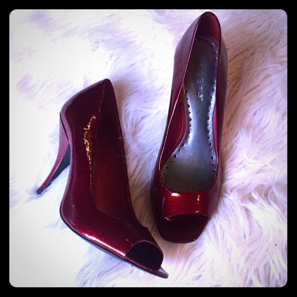 BCBG Shoes - 💥B1G1💥 BCBG burgundy open toe heels