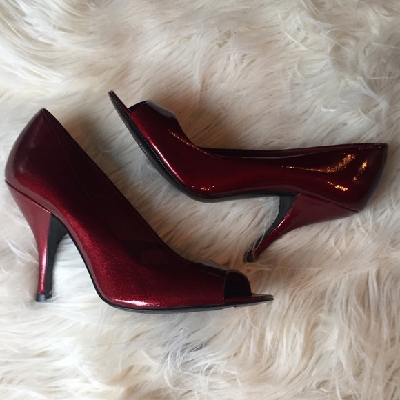 💥B1G1💥 BCBG burgundy open toe heels - Picture 2 of 4