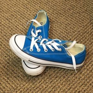 New bright blue converse!