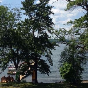 Meet your Posher, Larissa