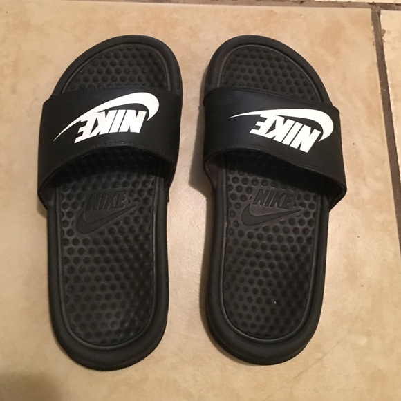 Nike black slide flip flops size 1 in boys youth