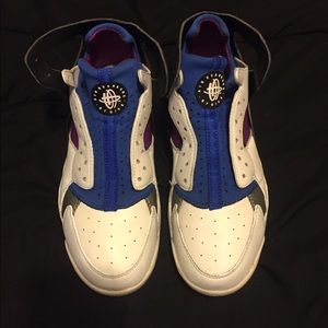 white, blue and black Air Huarache By Nike