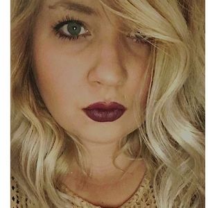 Meet your Posher, Caitlin