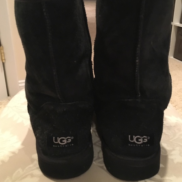 black classic uggs size 6 black classic uggs size 6