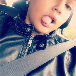 Meet your Posher, Aprille