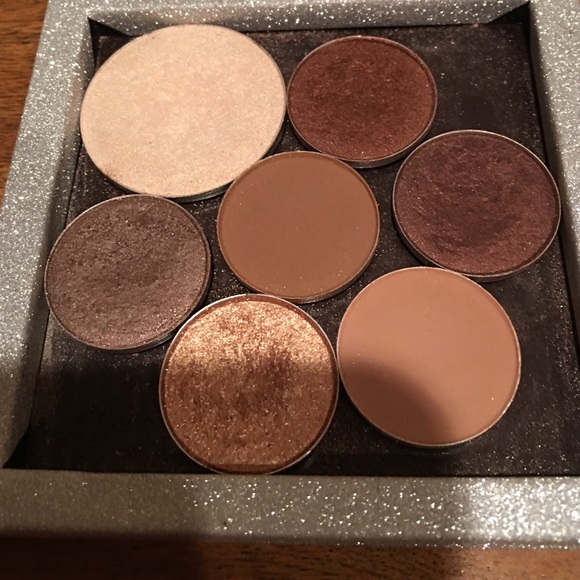 mac eyeshadows and z palette included - Picture 2 of 2