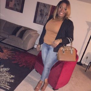 Meet your Posher, Ebony